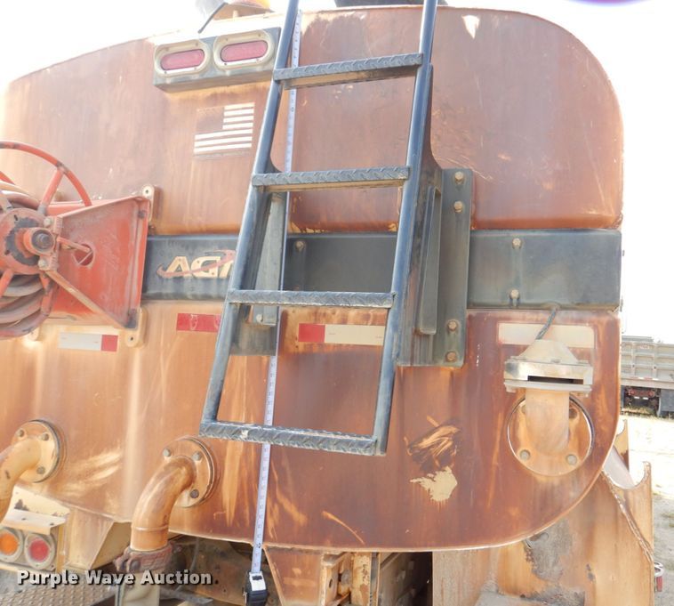 image for item DS8208 1993 Ford Aero Max L9000  water truck