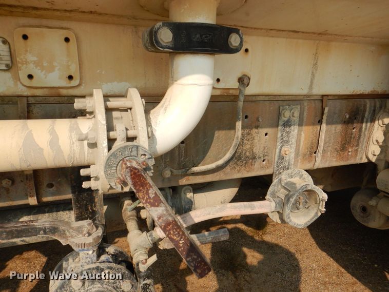 image for item DS8208 1993 Ford Aero Max L9000  water truck