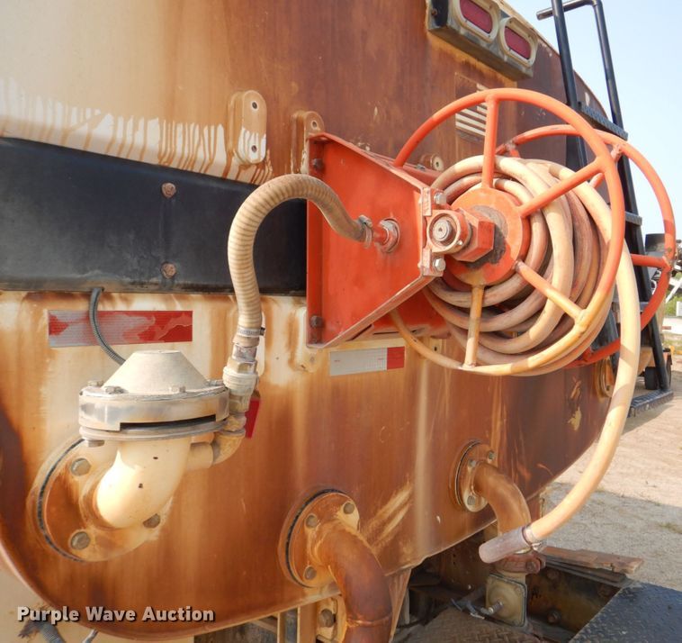 image for item DS8208 1993 Ford Aero Max L9000  water truck