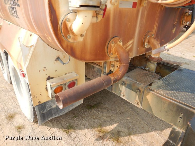 image for item DS8208 1993 Ford Aero Max L9000  water truck