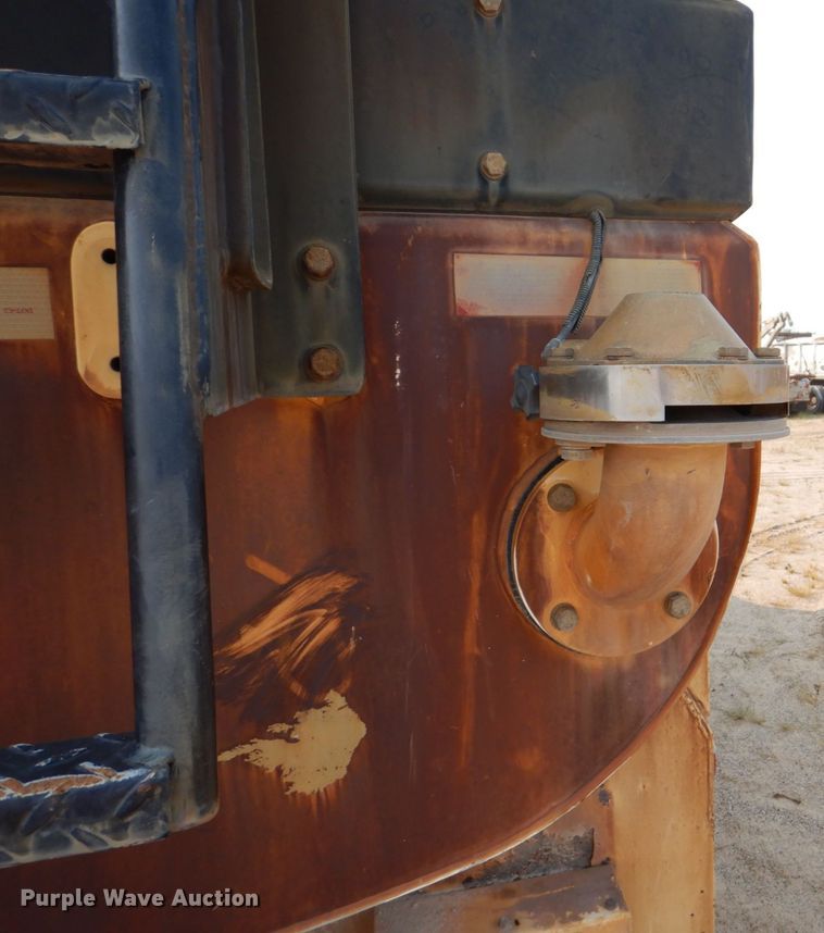 image for item DS8208 1993 Ford Aero Max L9000  water truck