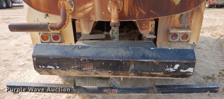 image for item DS8208 1993 Ford Aero Max L9000  water truck
