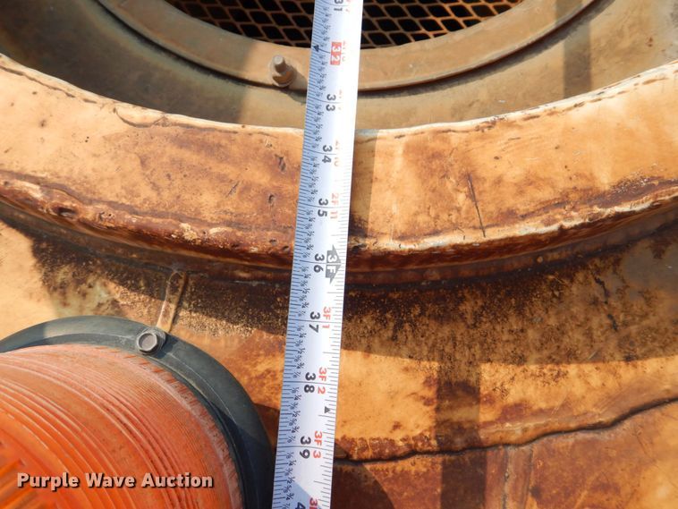 image for item DS8208 1993 Ford Aero Max L9000  water truck