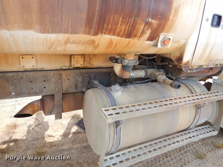 image for item DS8208 1993 Ford Aero Max L9000  water truck