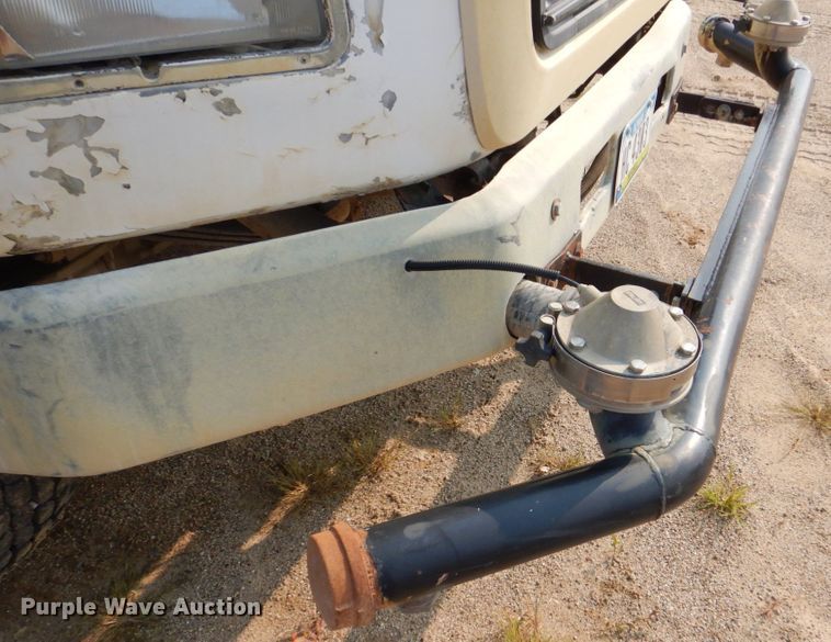 image for item DS8208 1993 Ford Aero Max L9000  water truck