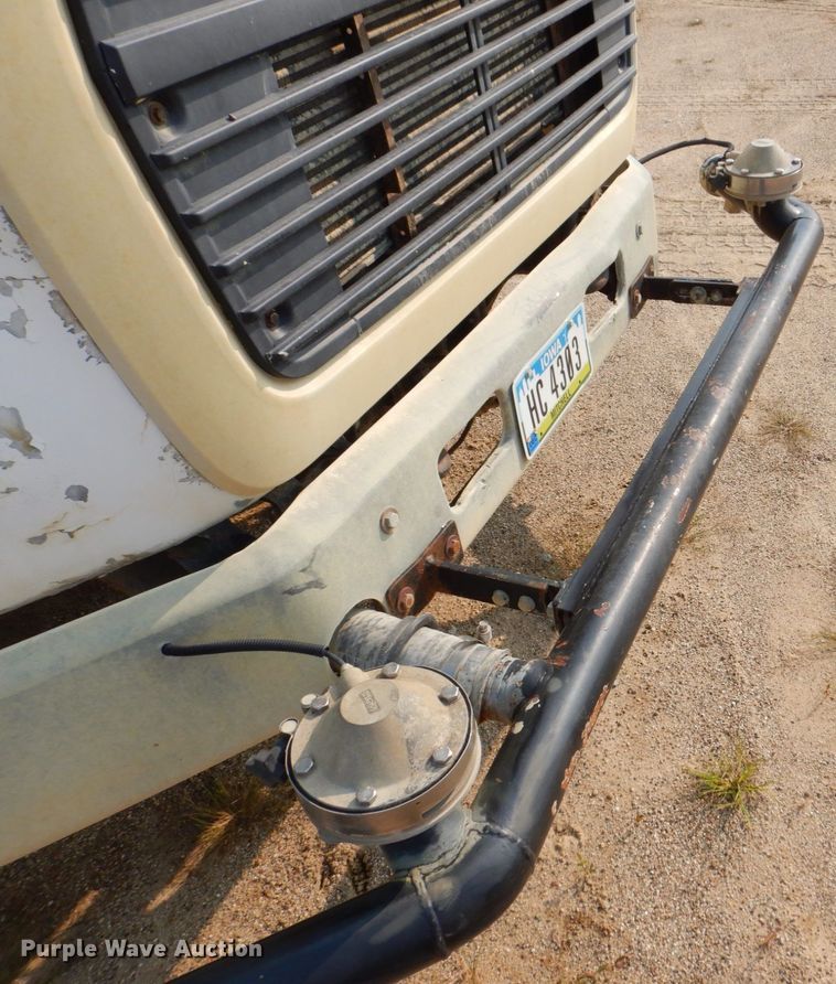 image for item DS8208 1993 Ford Aero Max L9000  water truck
