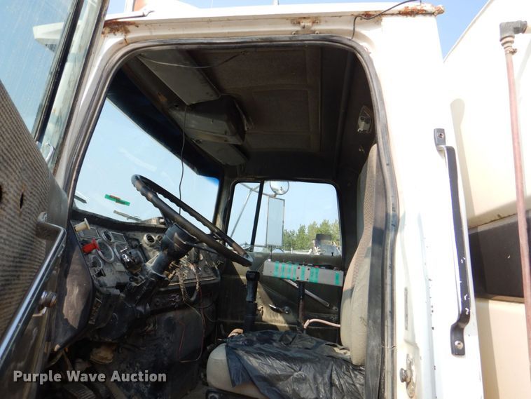 image for item DS8208 1993 Ford Aero Max L9000  water truck