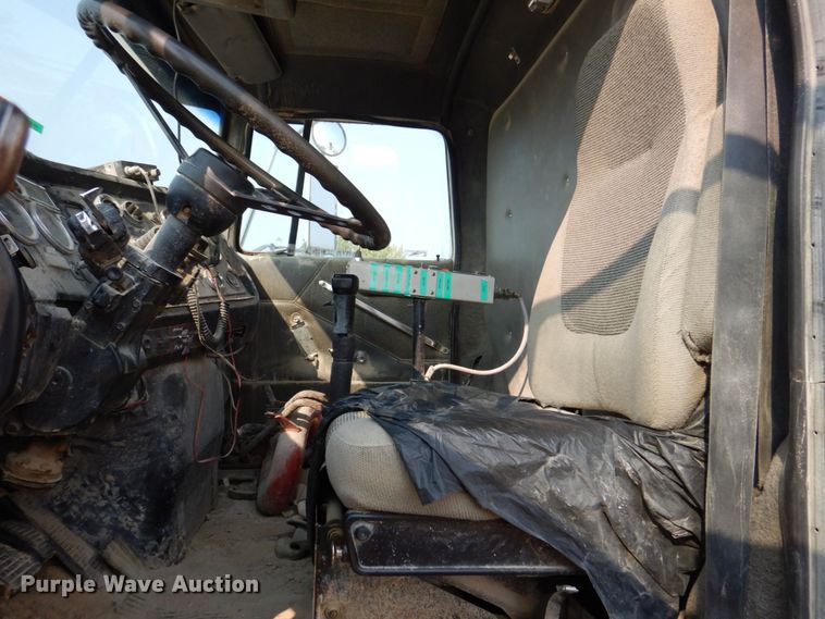 image for item DS8208 1993 Ford Aero Max L9000  water truck