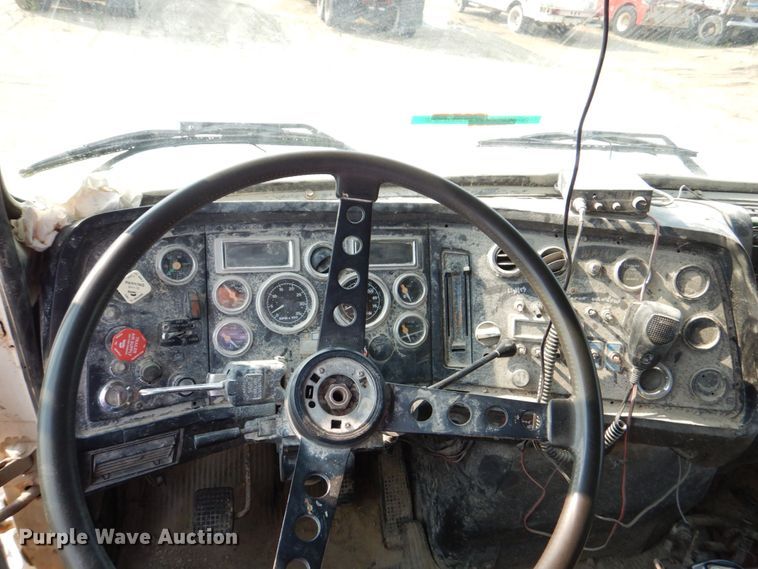 image for item DS8208 1993 Ford Aero Max L9000  water truck