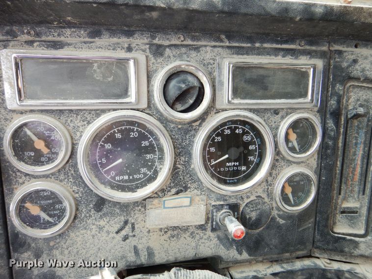 image for item DS8208 1993 Ford Aero Max L9000  water truck