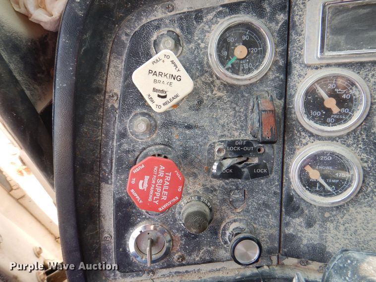 image for item DS8208 1993 Ford Aero Max L9000  water truck