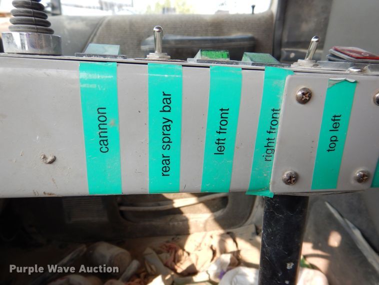 image for item DS8208 1993 Ford Aero Max L9000  water truck