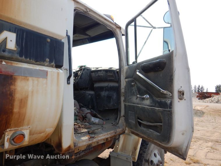 image for item DS8208 1993 Ford Aero Max L9000  water truck