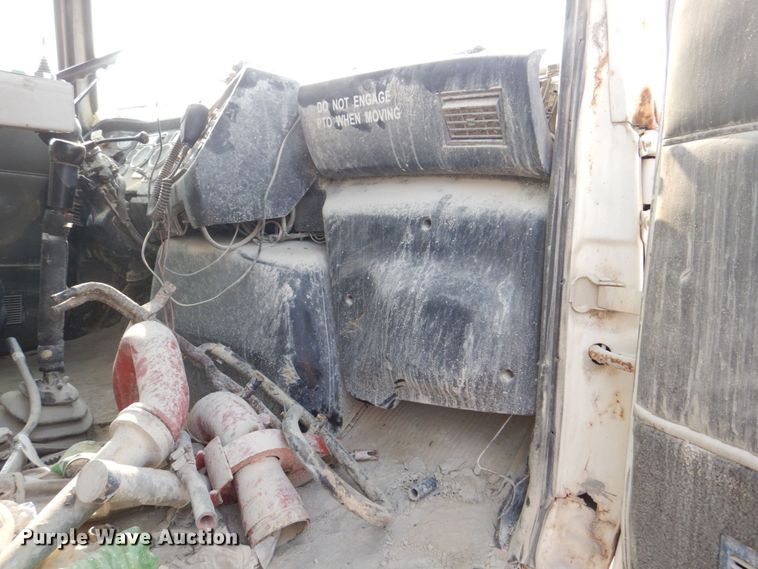 image for item DS8208 1993 Ford Aero Max L9000  water truck