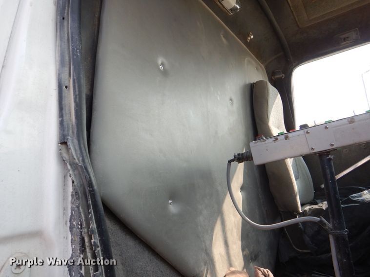 image for item DS8208 1993 Ford Aero Max L9000  water truck