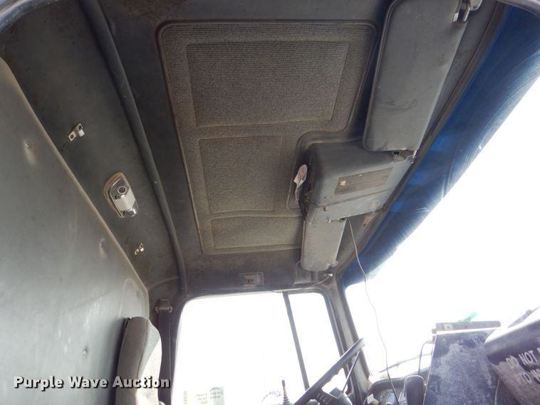 image for item DS8208 1993 Ford Aero Max L9000  water truck