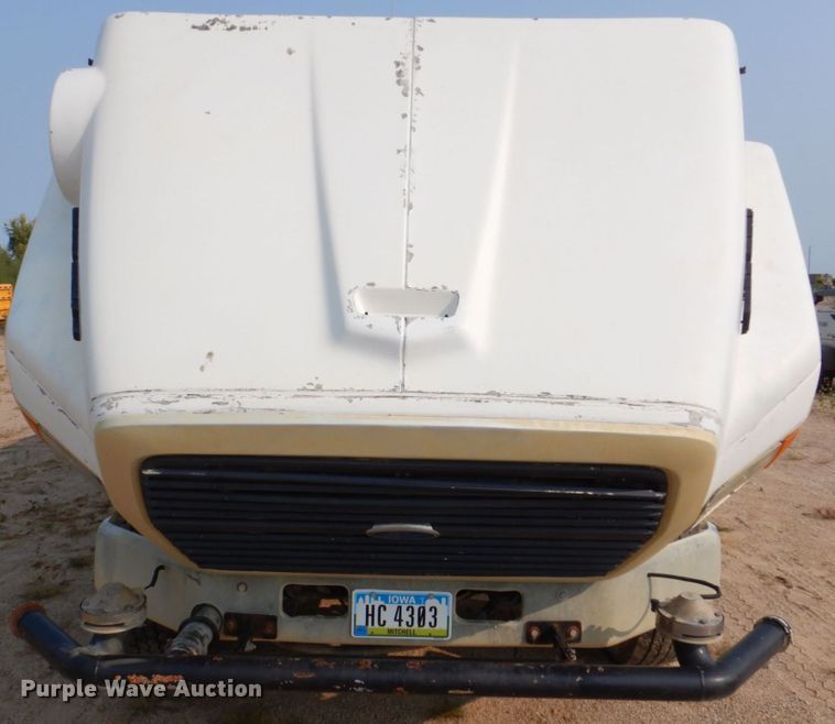 image for item DS8208 1993 Ford Aero Max L9000  water truck