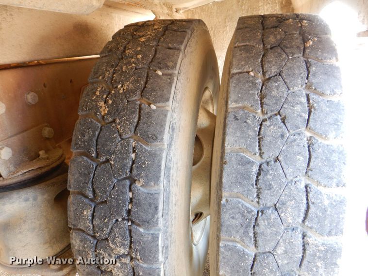 image for item DS8208 1993 Ford Aero Max L9000  water truck