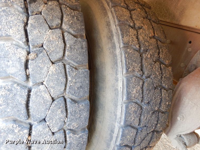 image for item DS8208 1993 Ford Aero Max L9000  water truck