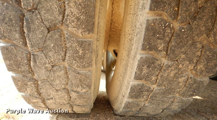 image for item DS8208 1993 Ford Aero Max L9000  water truck