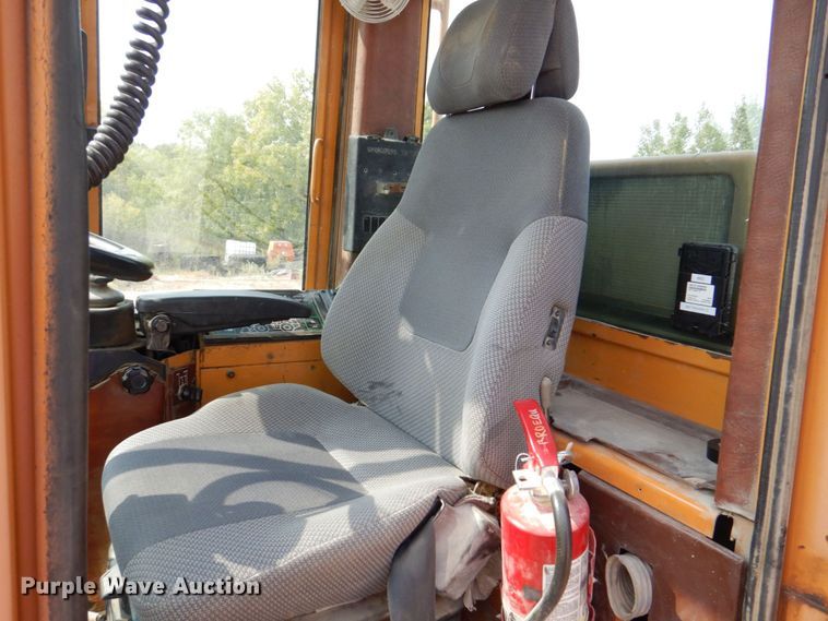 image for item DS8213 1995 Case 921  wheel loader