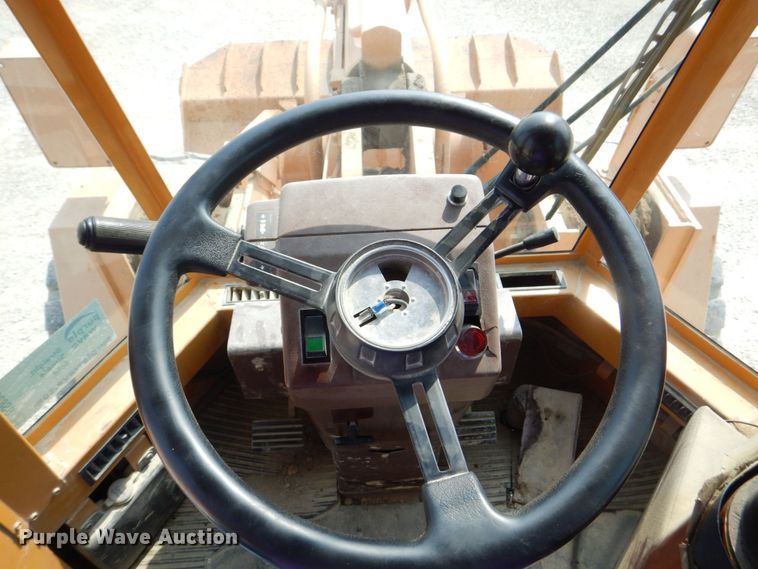 image for item DS8213 1995 Case 921  wheel loader