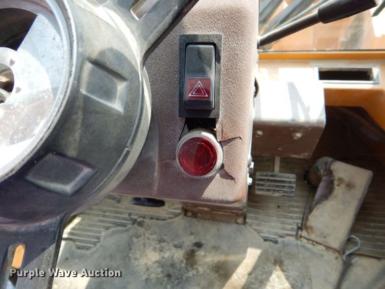 image for item DS8213 1995 Case 921  wheel loader