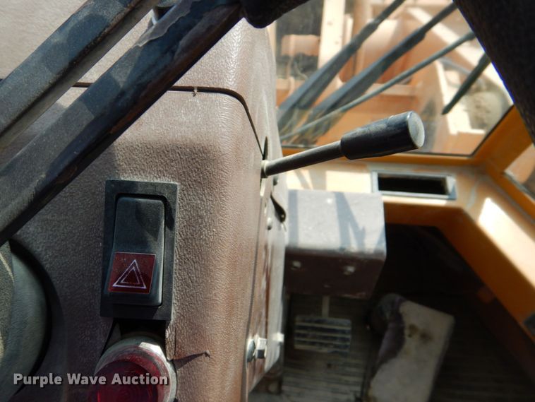 image for item DS8213 1995 Case 921  wheel loader