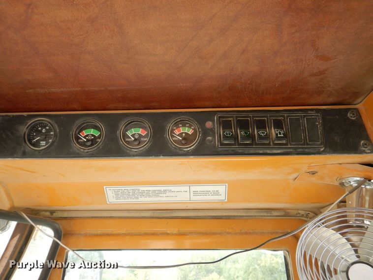 image for item DS8213 1995 Case 921  wheel loader