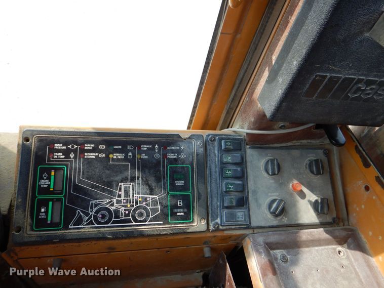 image for item DS8213 1995 Case 921  wheel loader