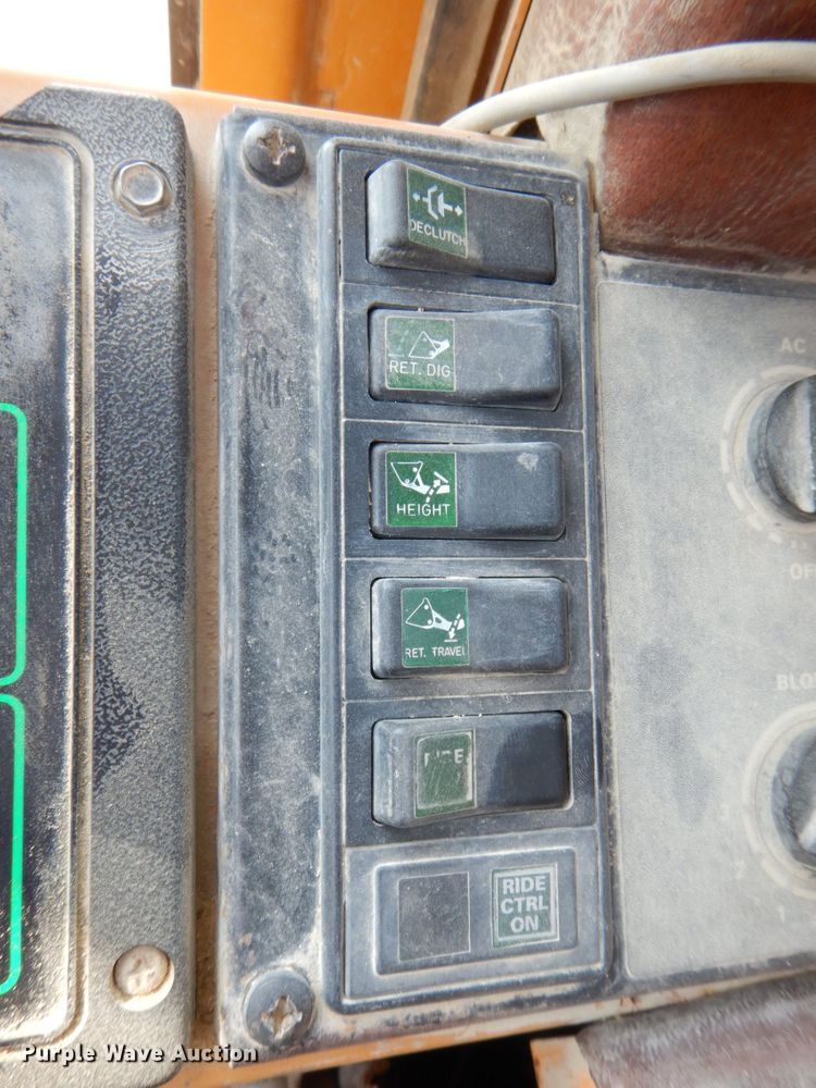 image for item DS8213 1995 Case 921  wheel loader