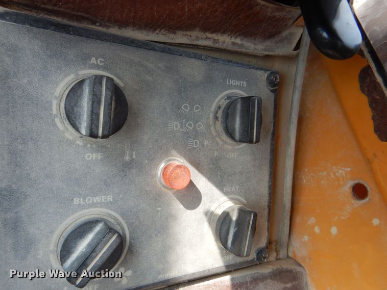 image for item DS8213 1995 Case 921  wheel loader