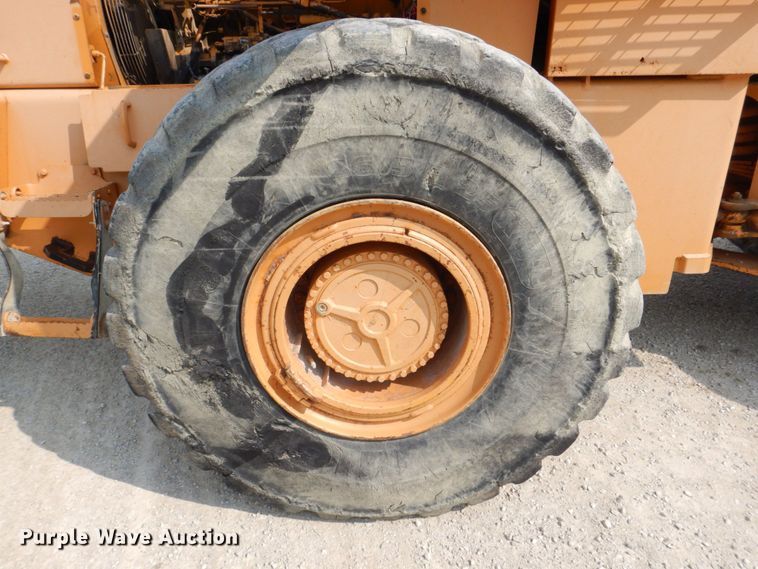 image for item DS8213 1995 Case 921  wheel loader