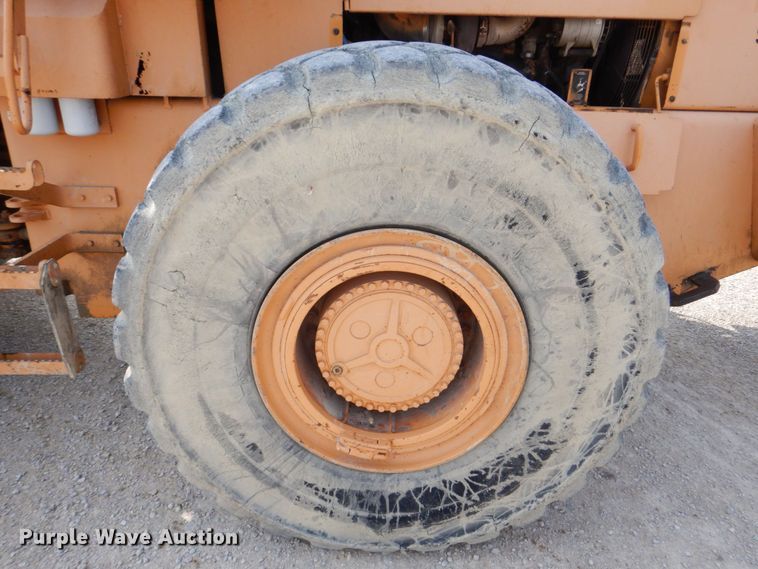 image for item DS8213 1995 Case 921  wheel loader