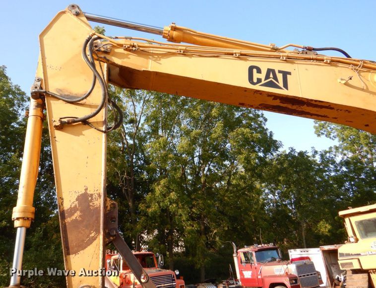 image for item DS8227 1993 Caterpillar 325L  excavator