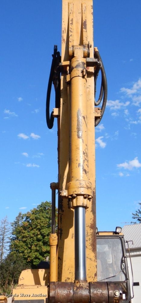 image for item DS8227 1993 Caterpillar 325L  excavator