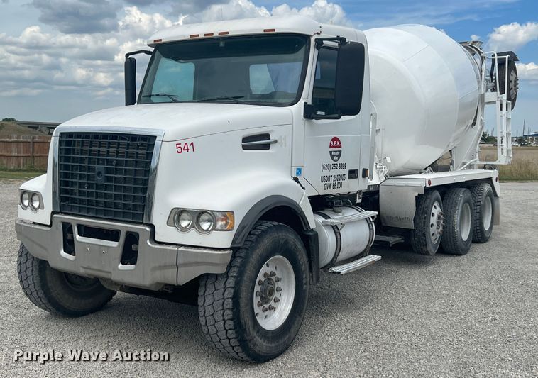 image for item IA9107 2002 Volvo VHD  ready mix truck