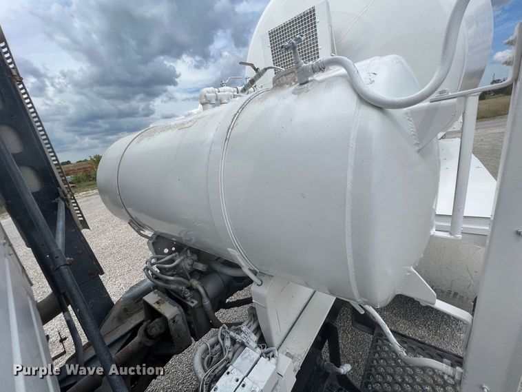 image for item IA9107 2002 Volvo VHD  ready mix truck