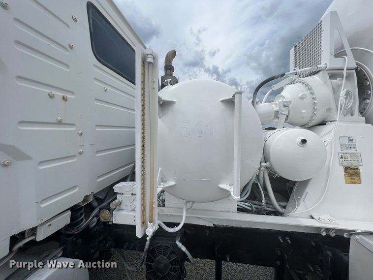 image for item IA9107 2002 Volvo VHD  ready mix truck