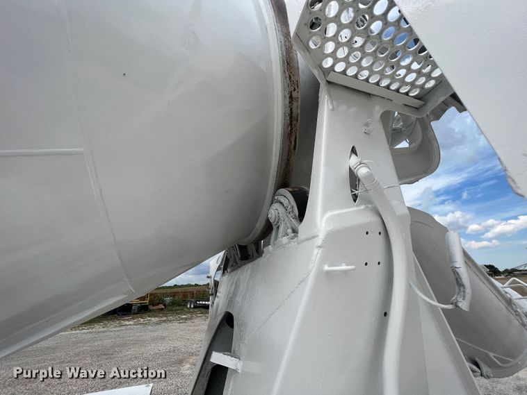 image for item IA9107 2002 Volvo VHD  ready mix truck