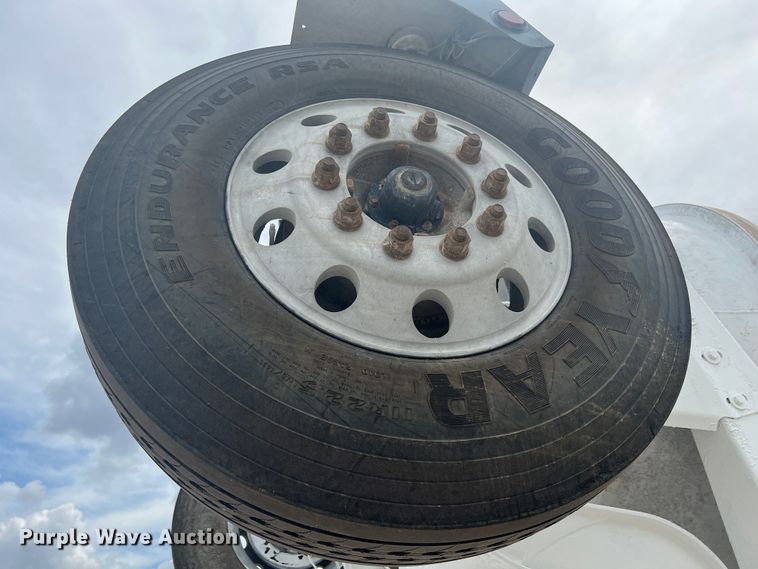 image for item IA9107 2002 Volvo VHD  ready mix truck