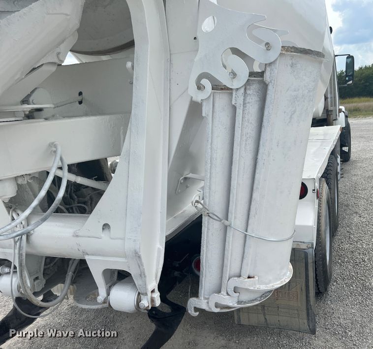 image for item IA9107 2002 Volvo VHD  ready mix truck