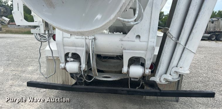 image for item IA9107 2002 Volvo VHD  ready mix truck