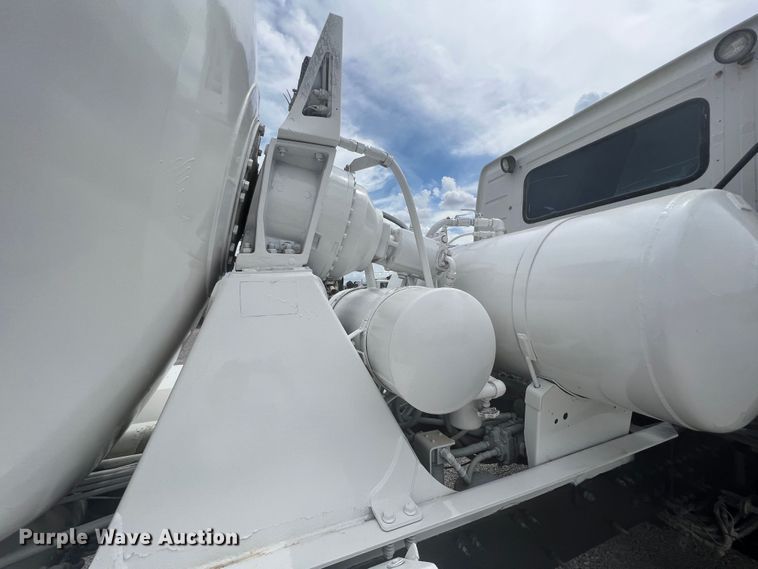 image for item IA9107 2002 Volvo VHD  ready mix truck