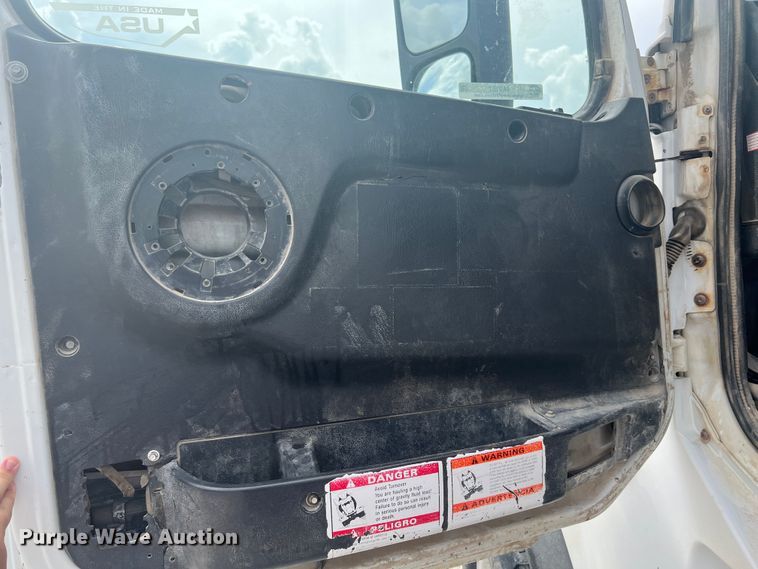 image for item IA9107 2002 Volvo VHD  ready mix truck