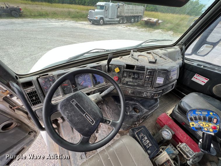 image for item IA9107 2002 Volvo VHD  ready mix truck
