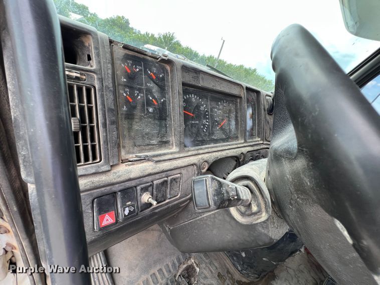 image for item IA9107 2002 Volvo VHD  ready mix truck