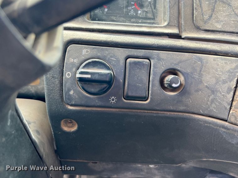 image for item IA9107 2002 Volvo VHD  ready mix truck