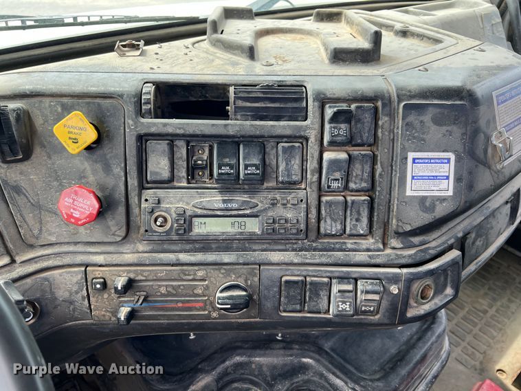 image for item IA9107 2002 Volvo VHD  ready mix truck