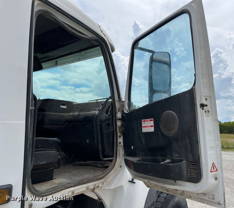 image for item IA9107 2002 Volvo VHD  ready mix truck